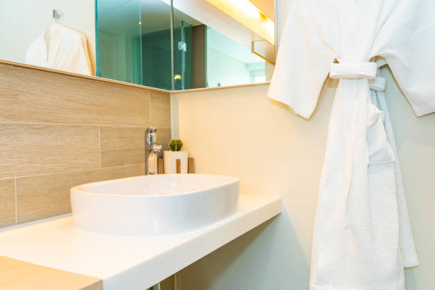 istock Water facuet and white sink decoration interior 1195528294