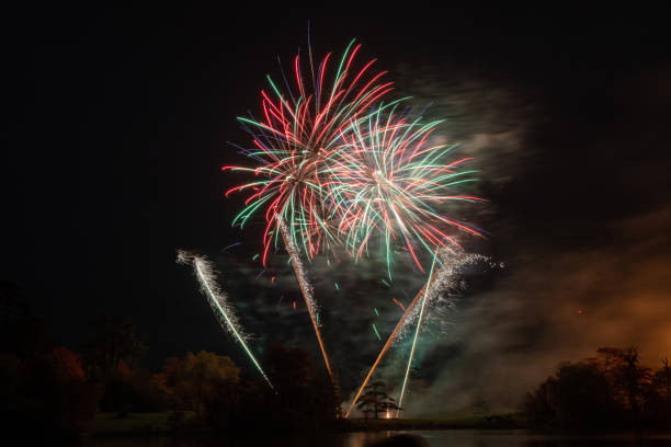 sherborne-feuerwerk - sherburne lake stock-fotos und bilder