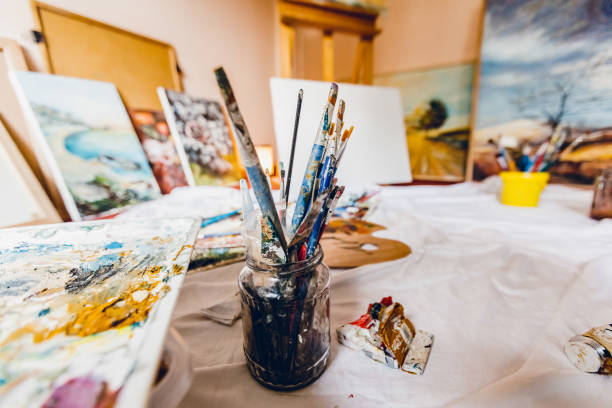 istock Painting kit and colors 1195560256