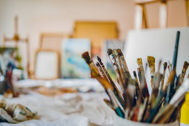 istock Painting kit and colors 1195560302