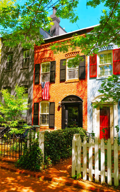 istock Bright architecture on streets of Washington DC reflex 1195566001