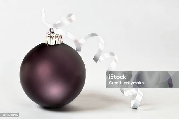 Foto de Bola De Natal e mais fotos de stock de Artigo de decoração - Artigo de decoração, Branco, Comemoração - Conceito