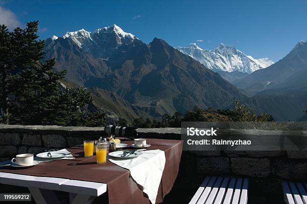 Frühstück Stockfoto und mehr Bilder von Berg - Berg, Esstisch, Schnee