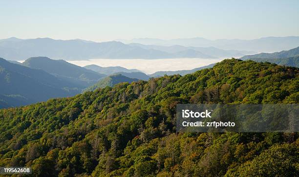 Great Smoky Mountains Und Einem Tal Der Nebel Stockfoto und mehr Bilder von Appalachen-Region - Appalachen-Region, Blue Ridge Parkway - Gebirge Appalachian Mountains, Farbbild