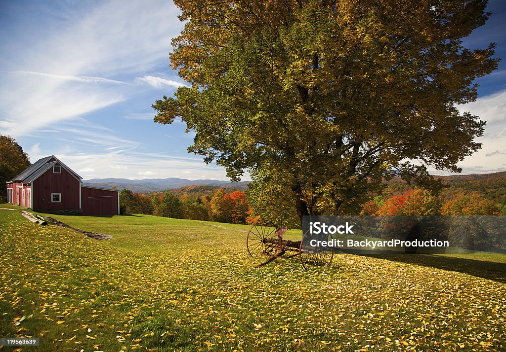 Otoño en Vermont-VISTA - Foto de stock de Establo libre de derechos