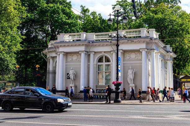 padiglione del palazzo anichkov su nevskij prospekt a san pietroburgo, russia - boulevard mansion road grounds foto e immagini stock