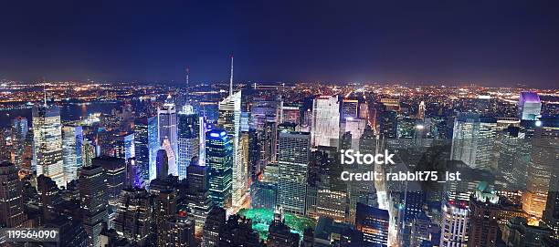 Panorama Da Cidade De Nova Iorque A Noite - Fotografias de stock e mais imagens de Midtown Manhattan - Midtown Manhattan, Noite, Vista Aérea