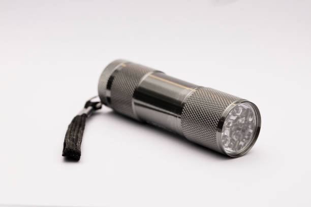 карманный светодиодный фонарик на белом фоне - black flashlight light bulb electricity стоковые фото и изображения