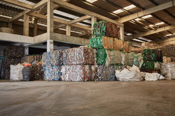 background stack cubes of crushed clear plastic bottles in recycling center - polyethylene terephthalate imagens e fotografias de stock