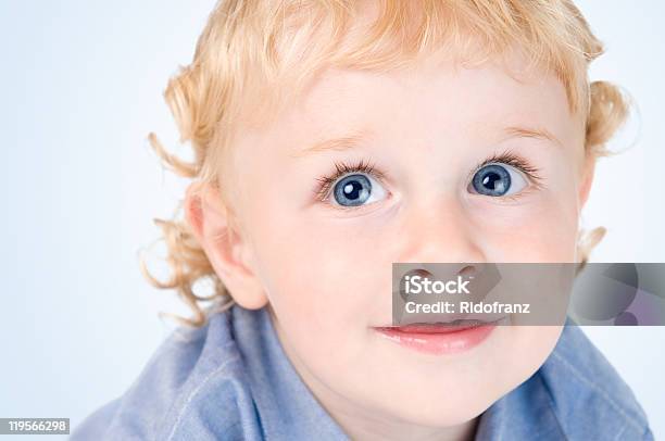 Criança Sorridente Bonito Pequeno - Fotografias de stock e mais imagens de 12-23 Meses - 12-23 Meses, Criança pequena, Figura para recortar