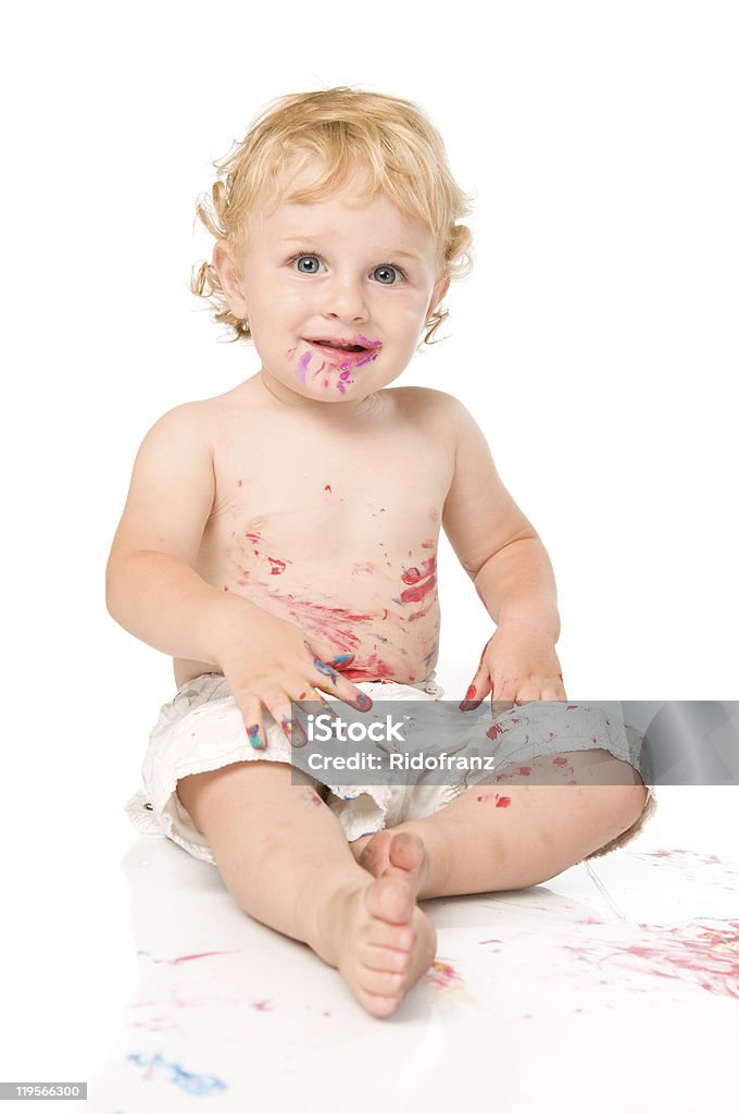 Souriant Enfant jouant avec des couleurs - Photo de 12-23 mois libre de droits
