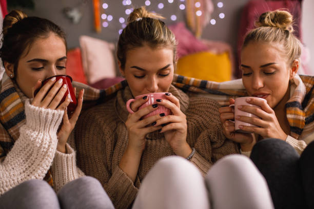 istock Front view of young  women drinking hot beverages 1195663277
