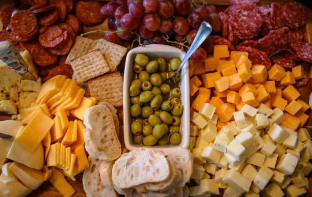 selezione salumi natalizi - cheese tray cube swiss cheese foto e immagini stock
