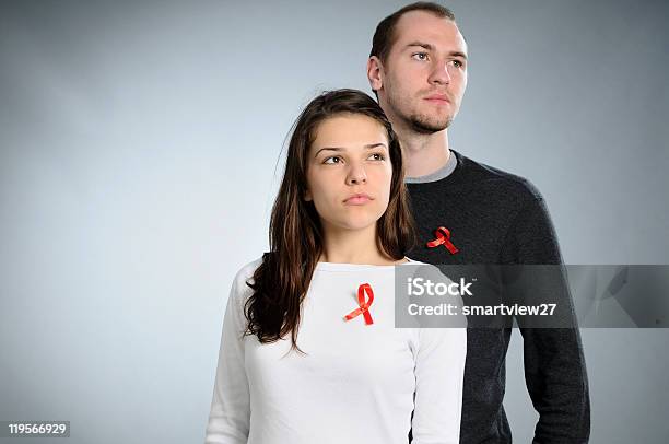 Młodzi Ludzie Walki Z Aids - zdjęcia stockowe i więcej obrazów AIDS - AIDS, Walczyć, Czerwony