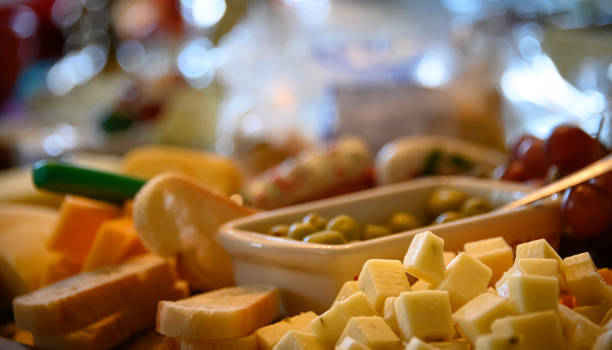 праздничный выбор charcuterie - cheese tray cube swiss cheese стоковые фото и изображения