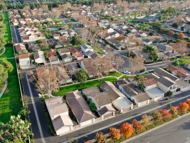 aerial view of middle class suburban neighborhood with houses next to each other in irvine - poor area imagens e fotografias de stock
