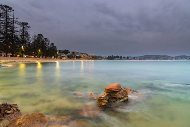 istock Moody Shorescape Dawn Seascape 1195685922
