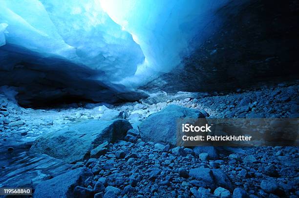 Glaciar Cave - Fotografias de stock e mais imagens de Alpes Europeus - Alpes Europeus, Alpes suíços, Ao Ar Livre
