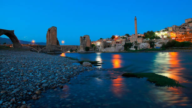 hasankeyf /batman - hasankeyf photos et images de collection