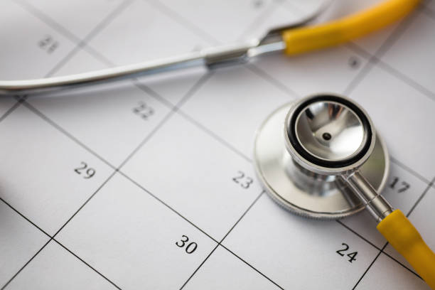 聴診器とカレンダー - healthcare and medicine calendar medical exam plan ストックフォトと画像