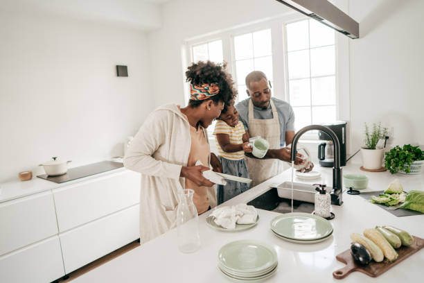 istock Family in the kitchen 1195737080