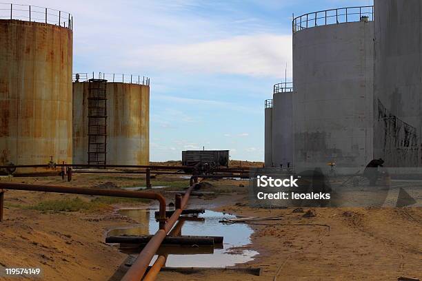 Fueltanks Stockfoto und mehr Bilder von Alt - Alt, Baugewerbe, Behälter