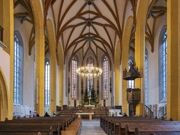 interior de la iglesia de san miguel en jena, alemania - iluminación de techo abovedado fotografías e imágenes de stock