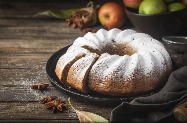 gâteau bundt d'apple - tea cake photos et images de collection