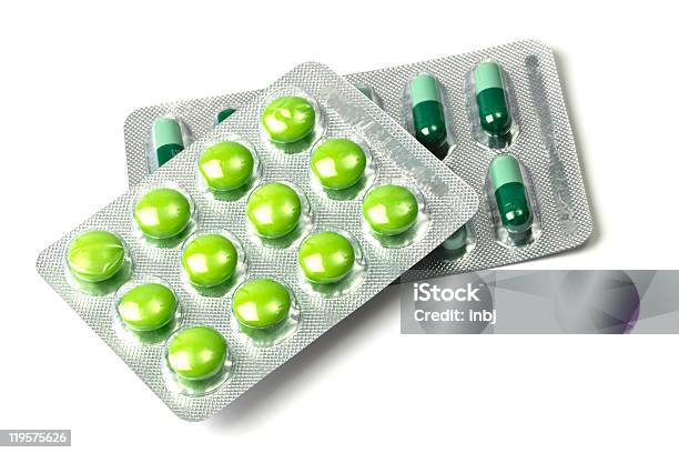 Foto de Pílulas Verde E Cápsulas e mais fotos de stock de Analgésico - Analgésico, Antibiotico, Bolha - Dano Físico