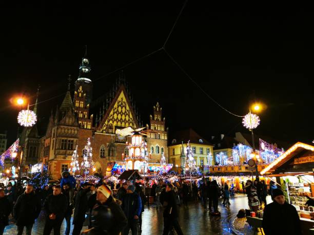 istock Christmas market 1195789517