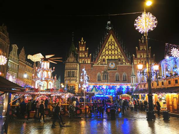istock Christmas market 1195790064