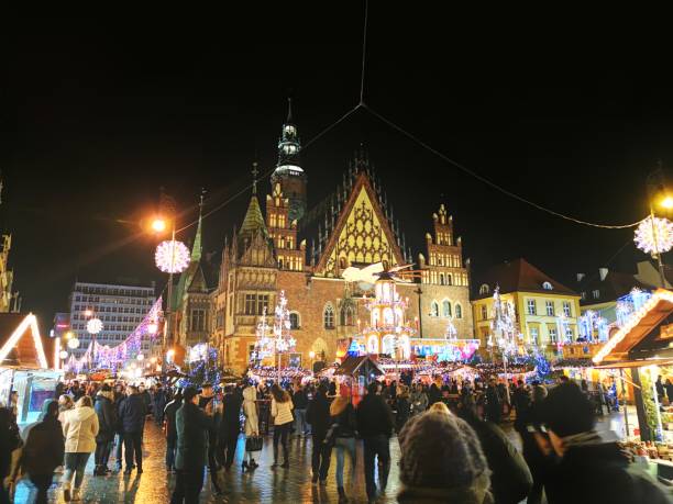 istock Christmas market 1195790083