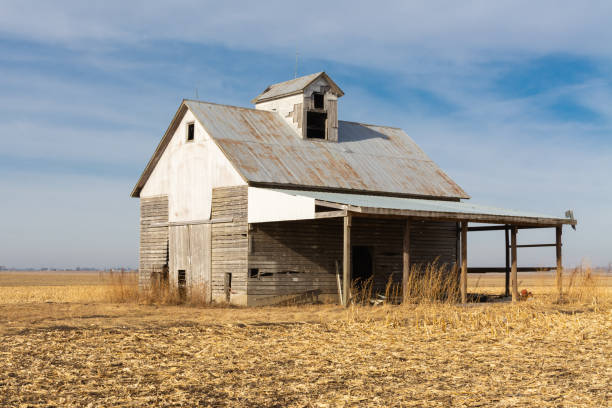 istock Barn in the Midwest 1195808999