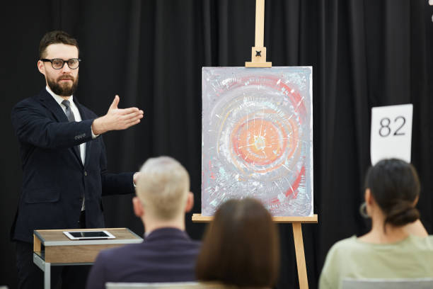 istock Man presenting the famous painting 1195845085