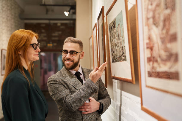 istock Young couple at gallery 1195845665