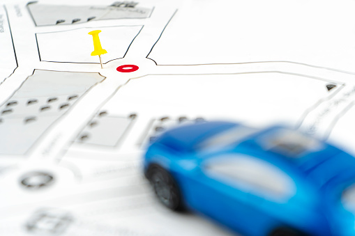 Travel with a destination, Car models placed on the map, pin to travel, Travel by car.