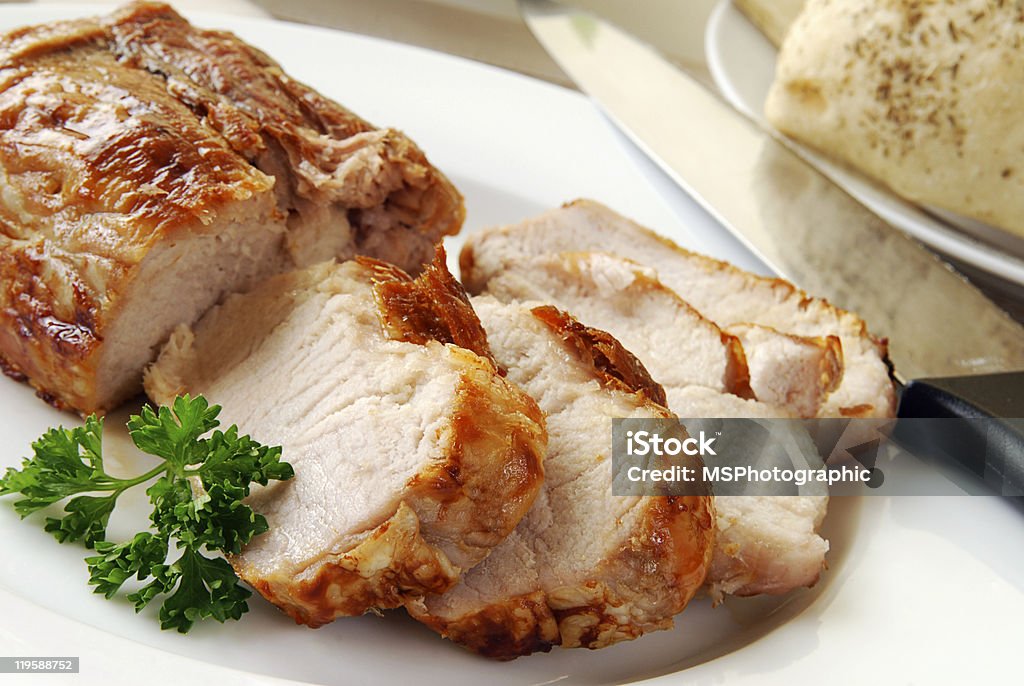 Jugoso lomo de cerdo con opciones frías y calientes - Foto de stock de Carne de cerdo libre de derechos