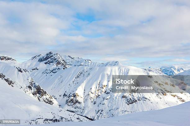 Vetta Montuosa - Fotografie stock e altre immagini di Alpi - Alpi, Ambientazione esterna, Bianco