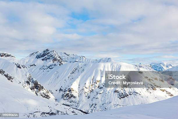 Foto de Pico Da Montanha e mais fotos de stock de Alpes europeus - Alpes europeus, Azul, Branco