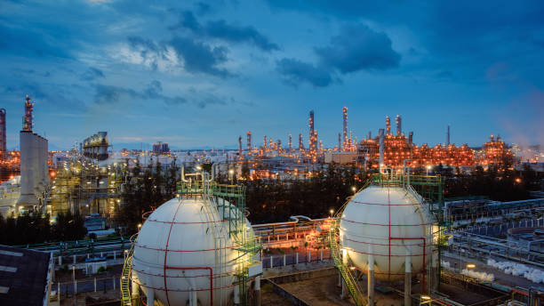 istock Oil and gas refinery 1195909101