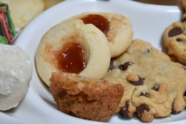 istock Strawberry thumbprint cookies 1195935866