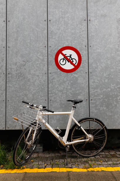 No entry except bicycles
