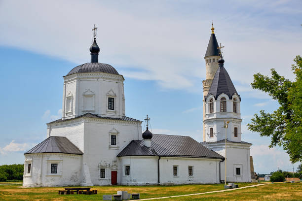 die alte orthodoxe kirche in bulgar. historischer und archäologischer komplex bulgar, russland, tatarstan. - tatarstan stock-fotos und bilder