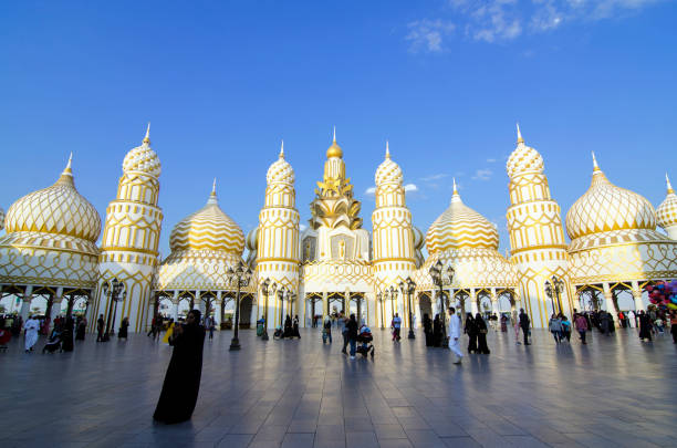 global village à dubaï - global village photos et images de collection