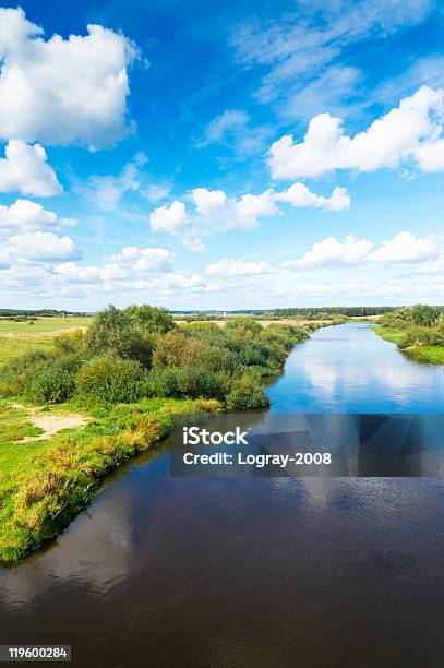 Río Cielo Azul Y Verde Shores Cloud Foto de stock y más banco de imágenes de Adulto - Adulto, Agua, Aire libre