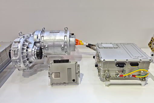 Synchronous motor and motor controller of electric vehicle