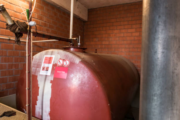 tanque de aceite de calefacción - kerosene oil fotografías e imágenes de stock