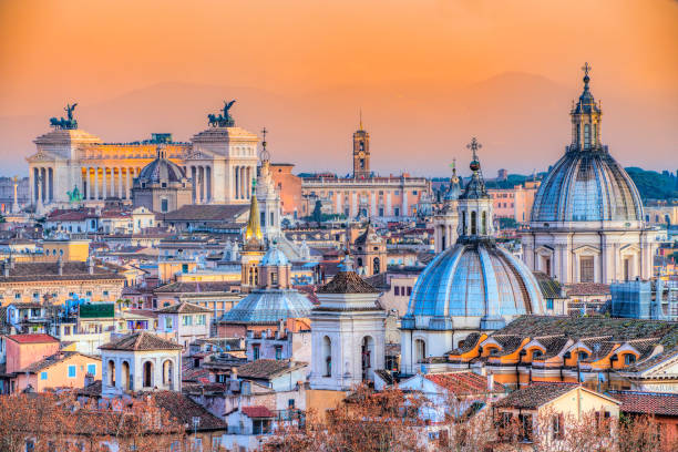 rome skyline, italia - cupola fotografías e imágenes de stock