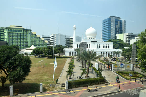 mosquée al-azhar kebayoran baru, jakarta - al azhar photos et images de collection