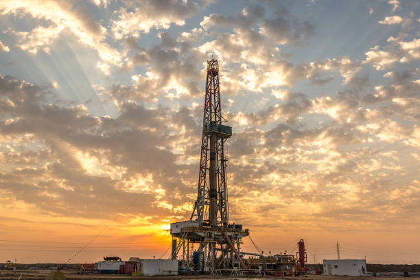 istock Fracking oil rig in the morning 1196037012